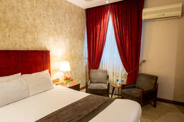 اتاق سه تخته هتل تالار شیراز